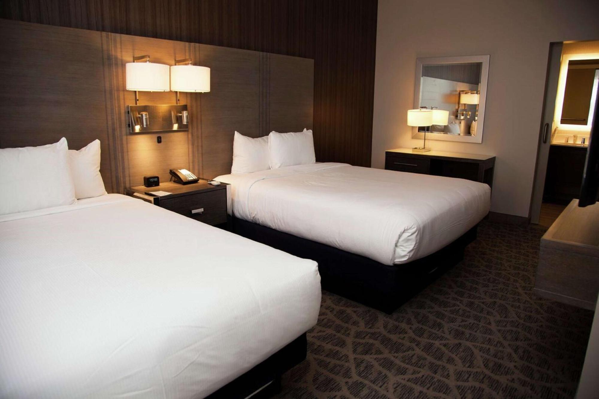 Embassy Suites By Hilton The Woodlands Bagian luar foto