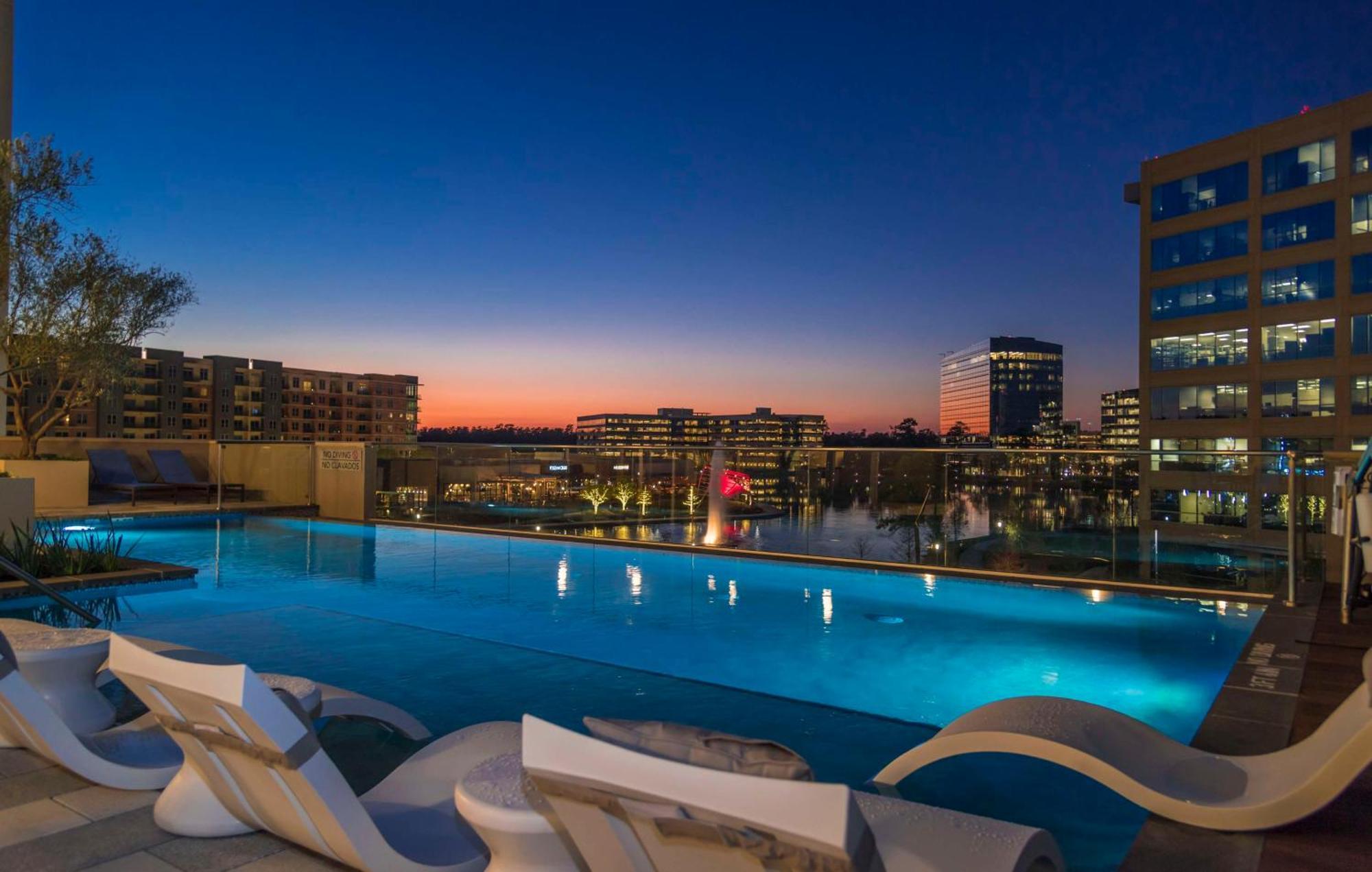 Embassy Suites By Hilton The Woodlands Bagian luar foto