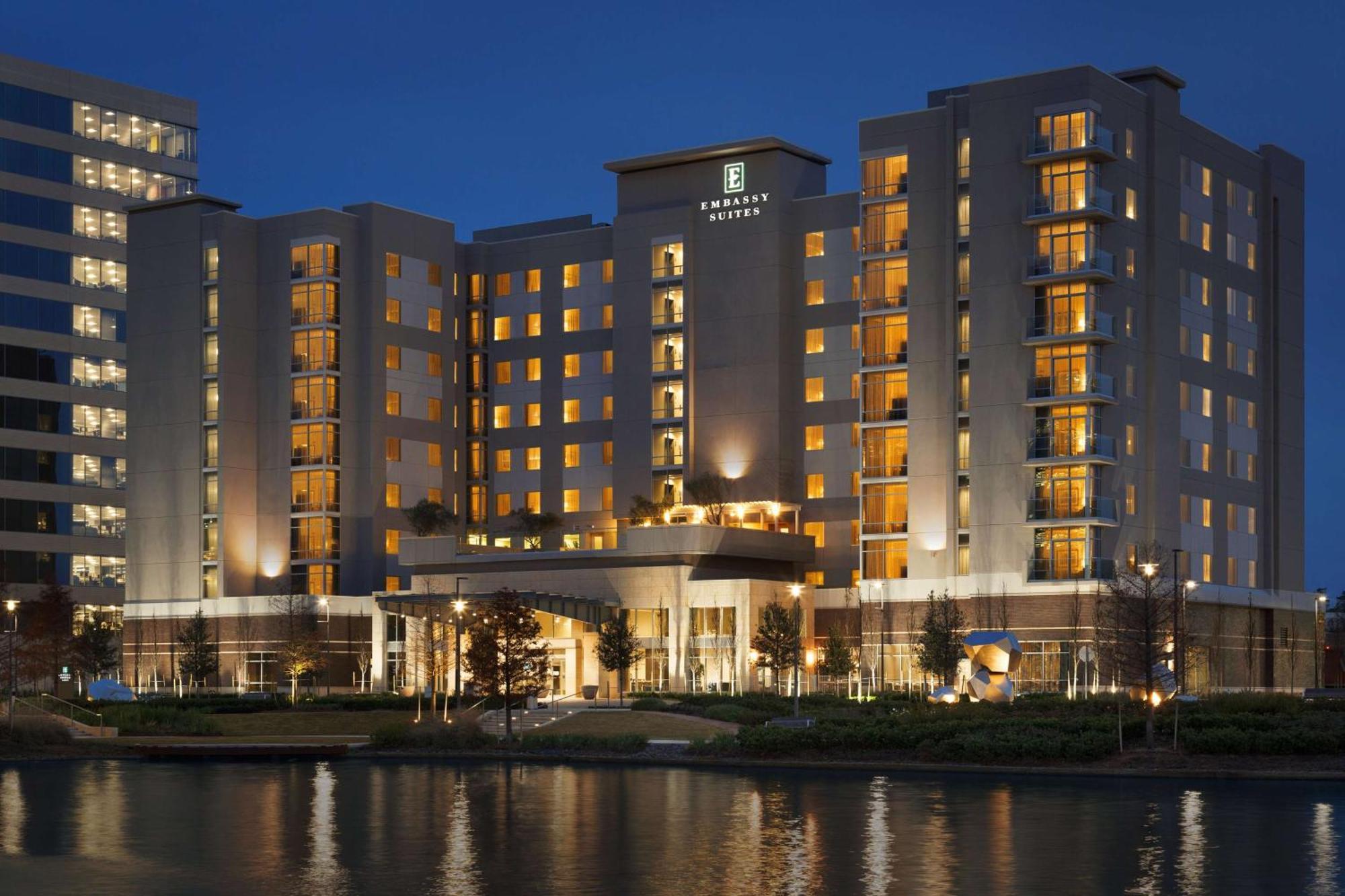 Embassy Suites By Hilton The Woodlands Bagian luar foto