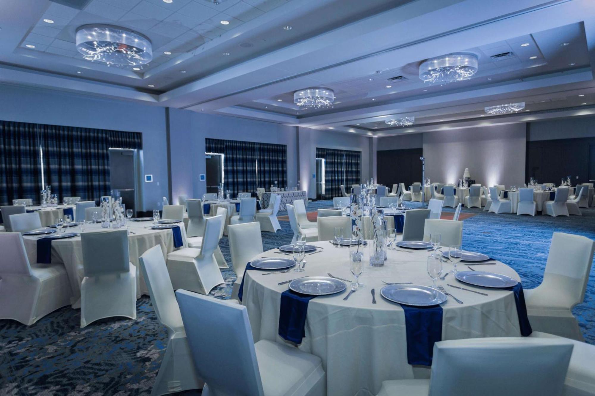 Embassy Suites By Hilton The Woodlands Bagian luar foto