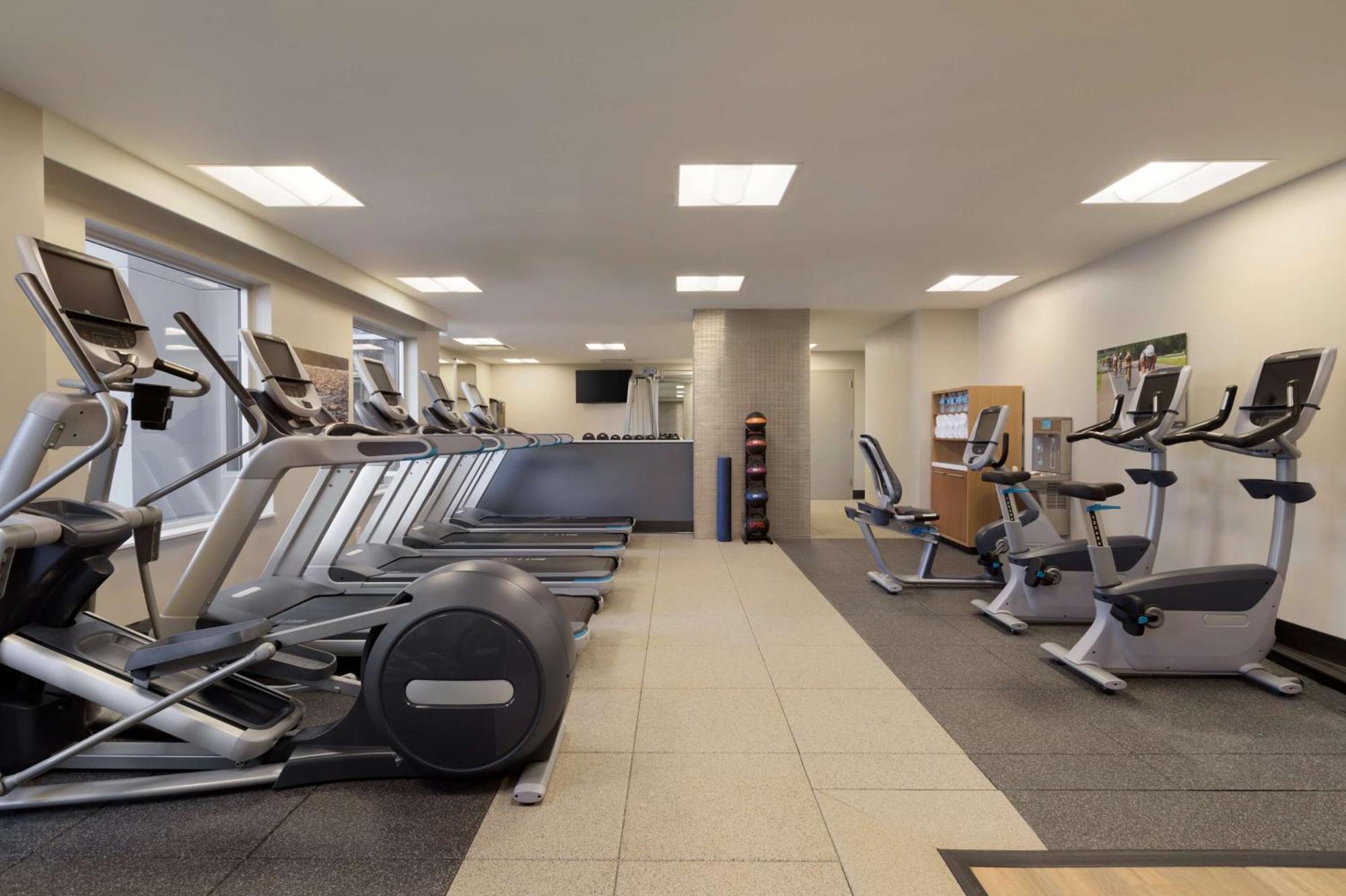 Embassy Suites By Hilton The Woodlands Bagian luar foto